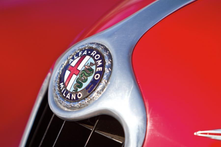 Логотип Alfa Romeo 6C 2500 Sport Cabriolet 1942 года  (фото 25 из 28)